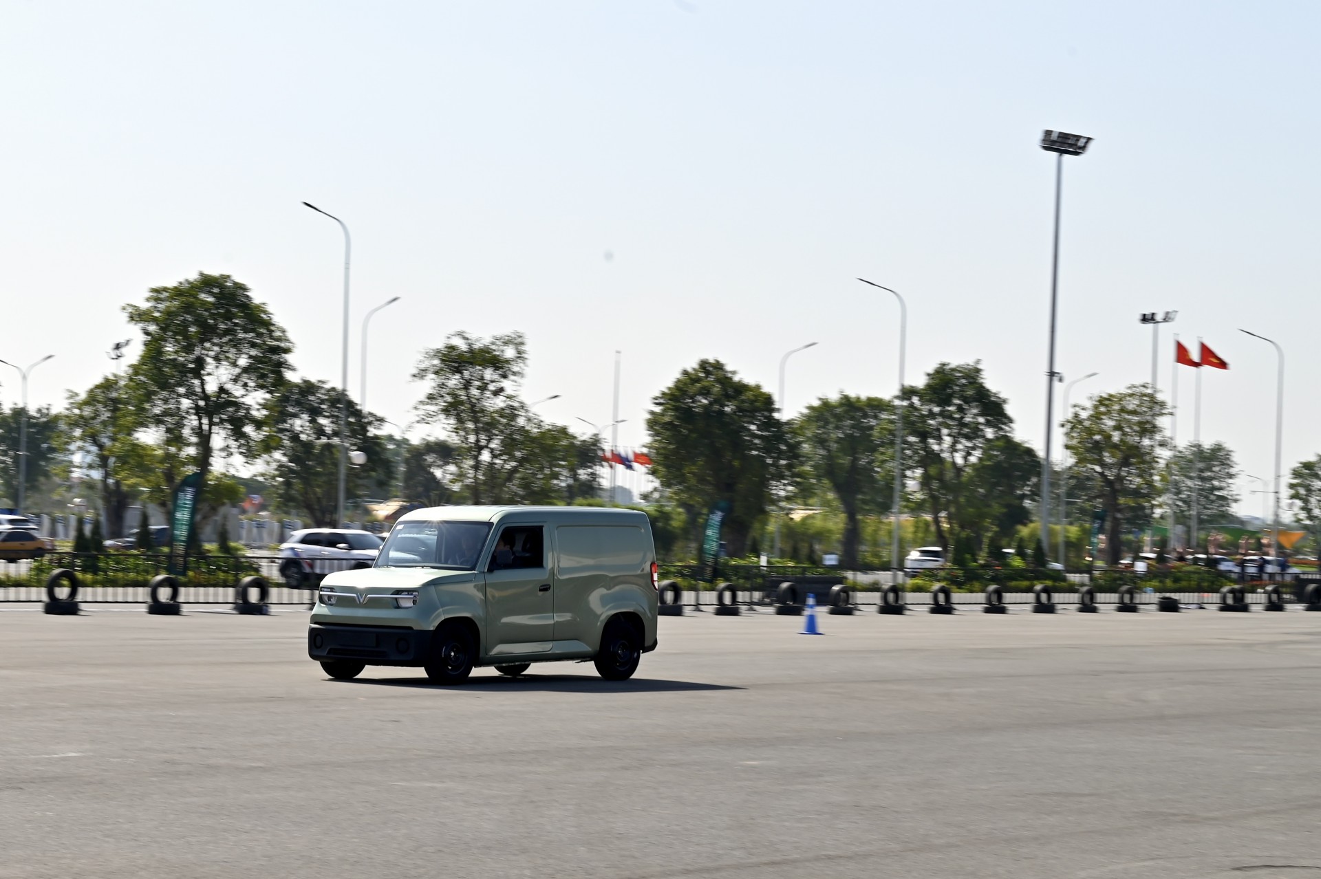 VinFast lần đầu trình diễn toàn bộ hệ sinh thái giao thông xanh