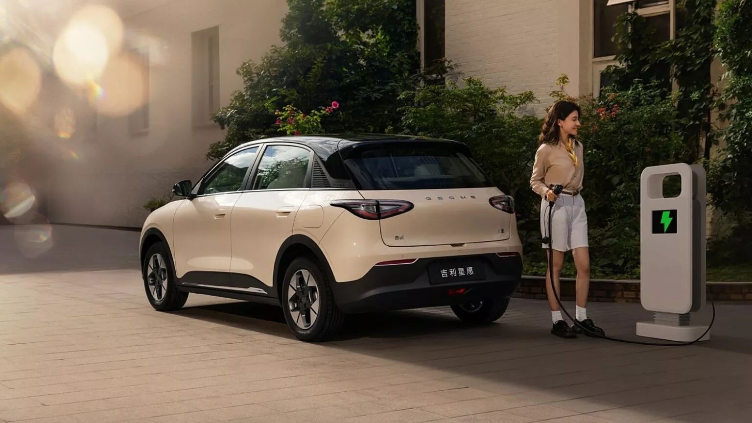 Phía sau của Geely Xingyuan