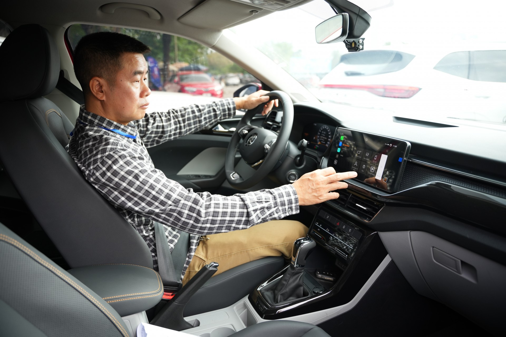 Với Skoda Kushaq, nó không có gì quá nổi bật, nhưng thiên về tính thực dụng và mang phong cách Châu Âu khác biệt