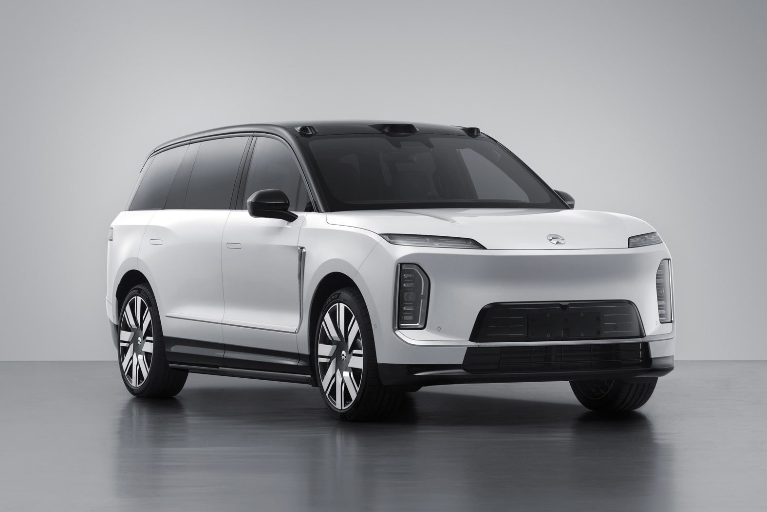 Phía trước của SUV điện Nio ES9