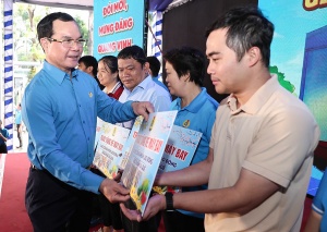 Chính sách an sinh xã hội dịp Tết: “Phép thử” quản trị và sứ mệnh xác lập quyền con người