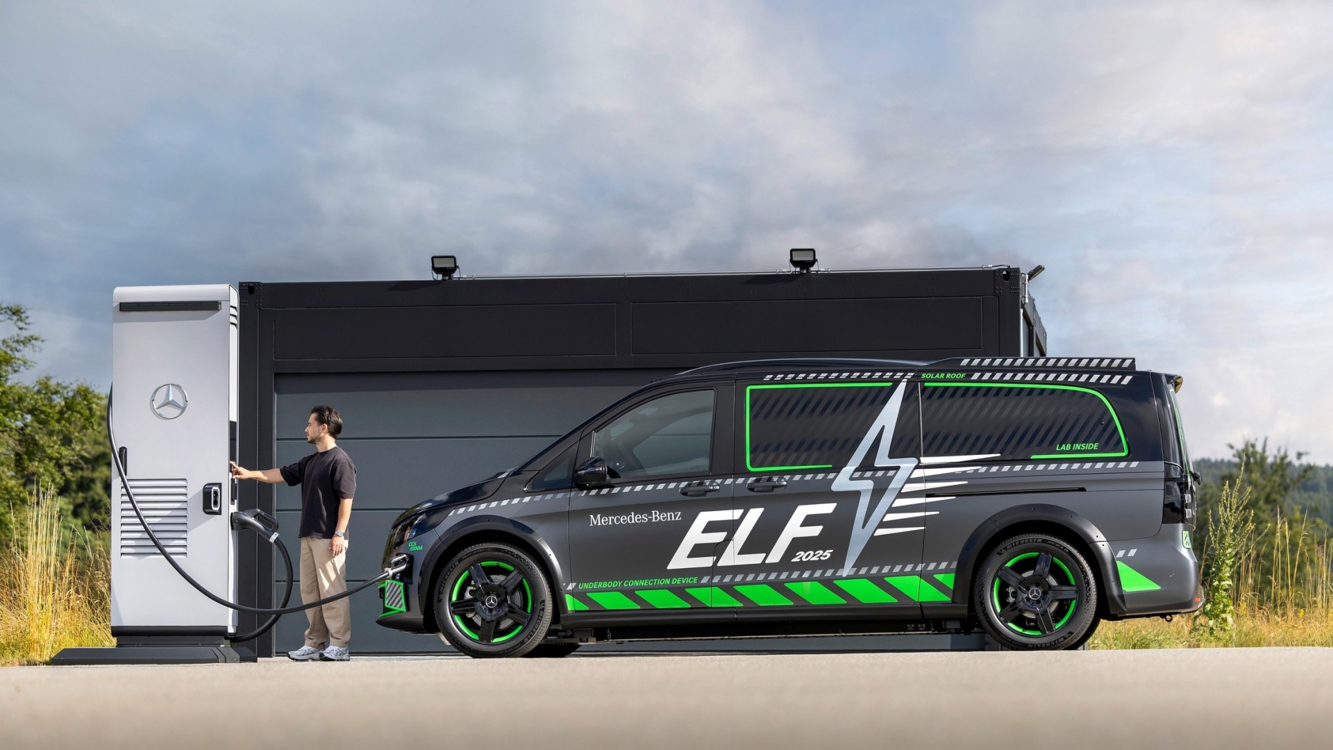 Đây là Mercedes-Benz ELF - Phương tiện thí nghiệm mọi công nghệ sạc xe điện, bao gồm sạc siêu nhanh