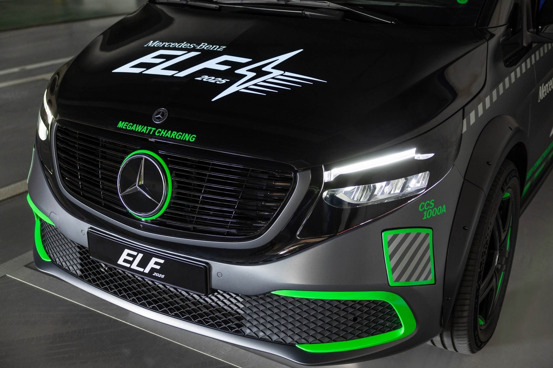 Đây là Mercedes-Benz ELF - Phương tiện thí nghiệm mọi công nghệ sạc xe điện, bao gồm sạc siêu nhanh