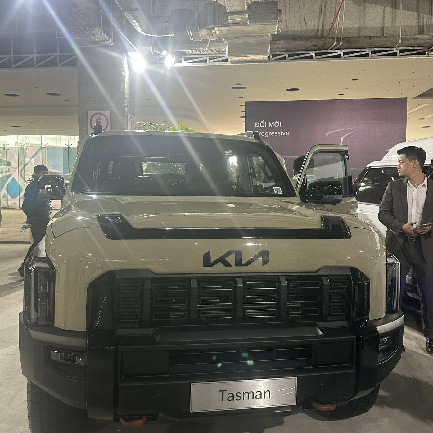 Kia Tasman xuất hiện chớp nhoáng tại Việt Nam