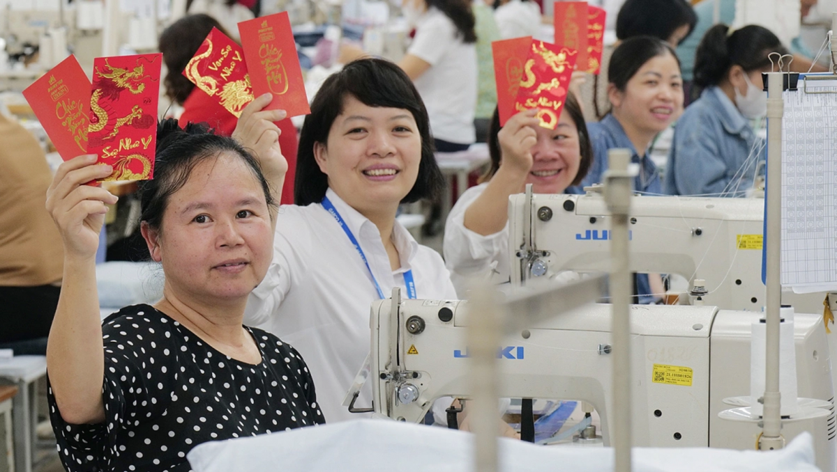 Doanh nghiệp phải trả đủ lương, thưởng Tết cho người lao động