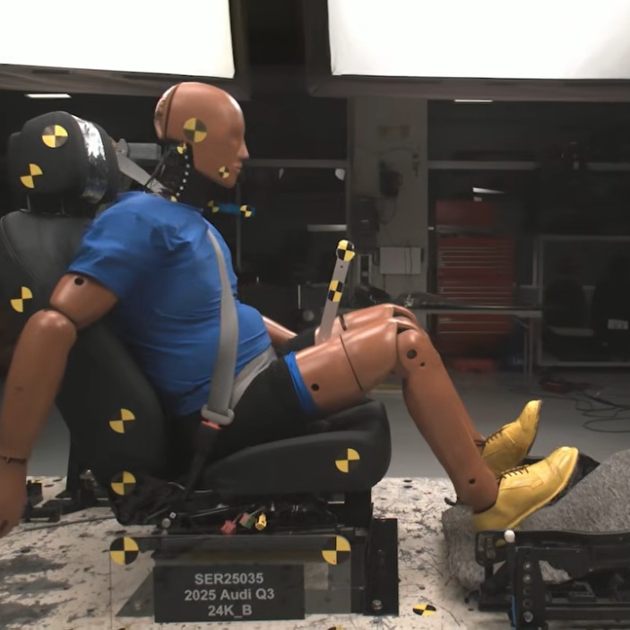 Subaru Forester đạt điểm tốt trong bài thử nghiệm ngăn chặn chấn thương cổ mới từ IIHS