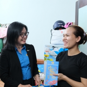 "Tết sớm" tại xóm trọ công nhân