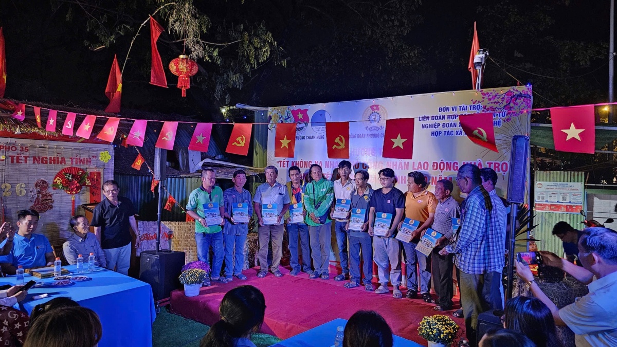 “Tết không xa nhà” – mùa xuân ấm áp giữa những khu nhà trọ công nhân TP.HCM