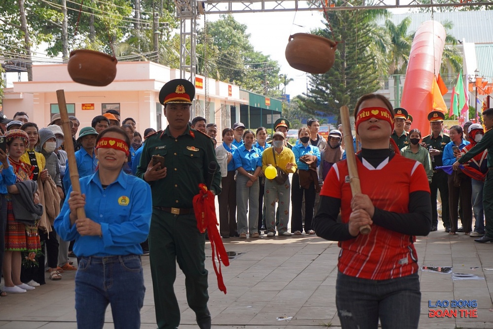 Ngày hội Tết tại Công ty Cà phê 15: Trao an sinh, gửi trọn nghĩa tình