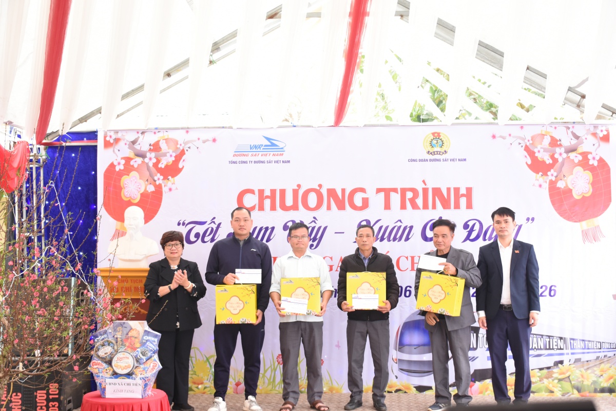 Nơi yêu thương tiếp lửa yêu thương từ những chuyến tàu Xuân