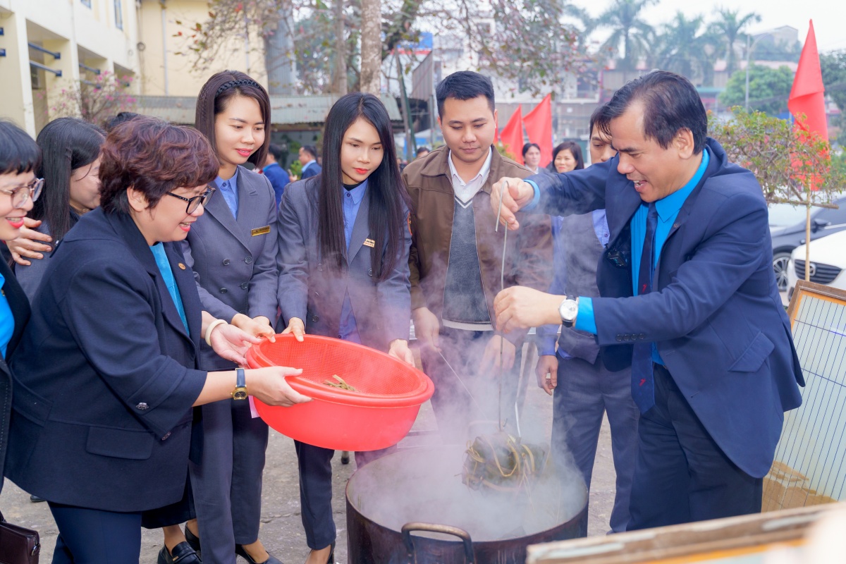 Nơi yêu thương tiếp lửa yêu thương từ những chuyến tàu Xuân