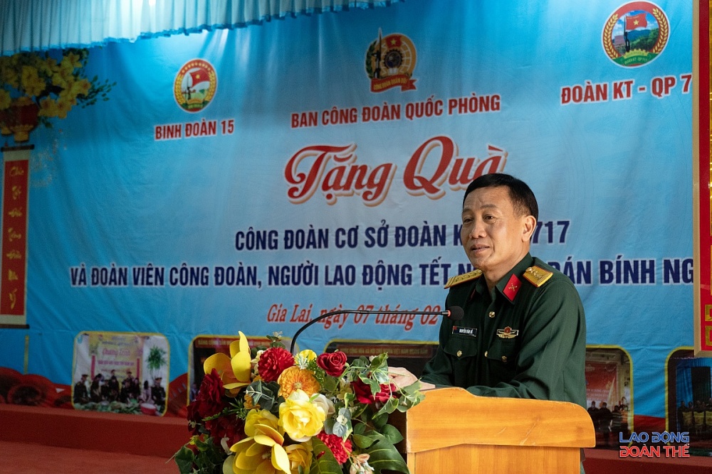 Tết ấm vùng biên: Trao quà, tiếp sức đoàn viên Đoàn KT-QP 710 và 717