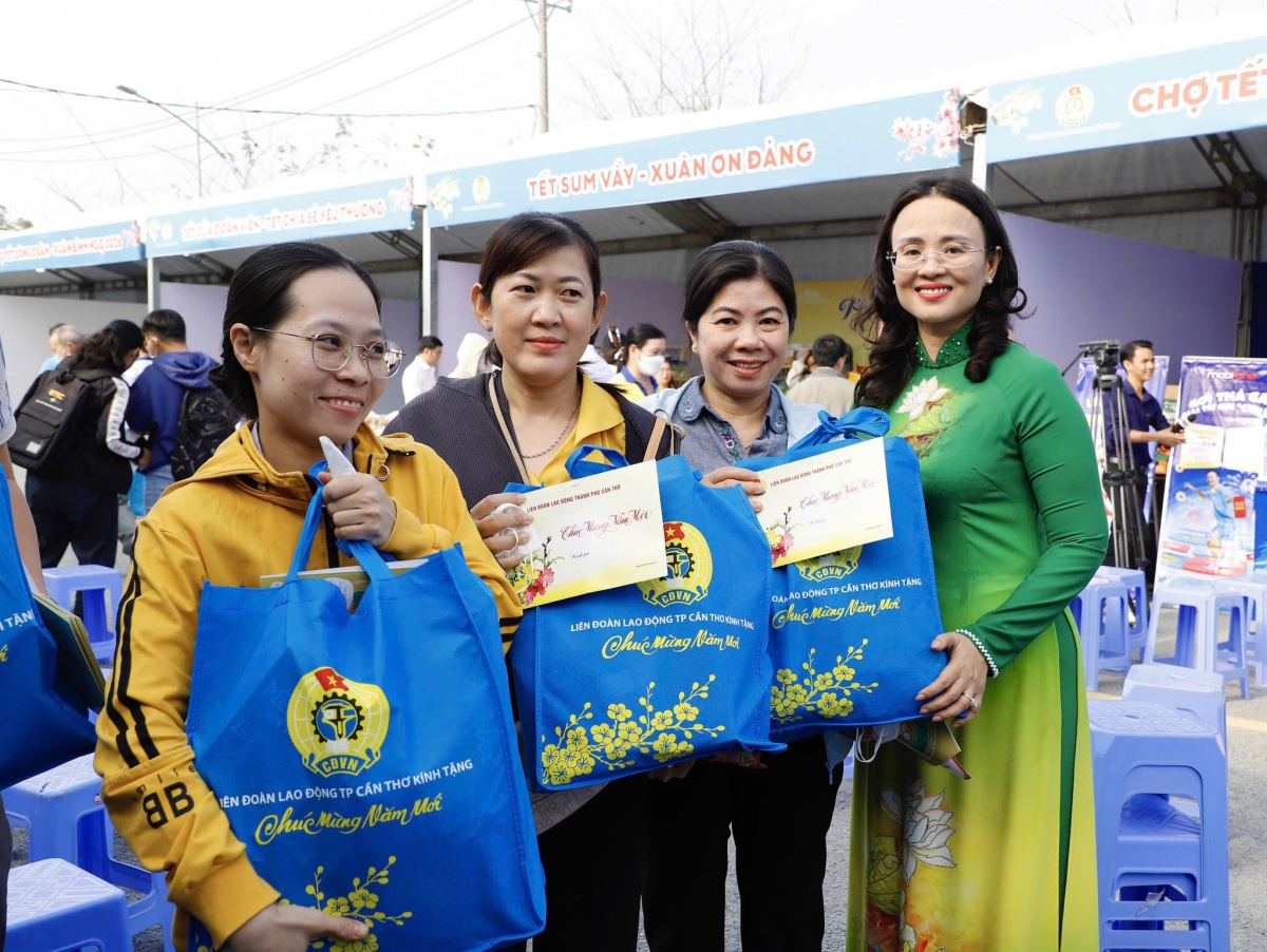 Phó Chủ tịch Ngọ Duy Hiểu: 