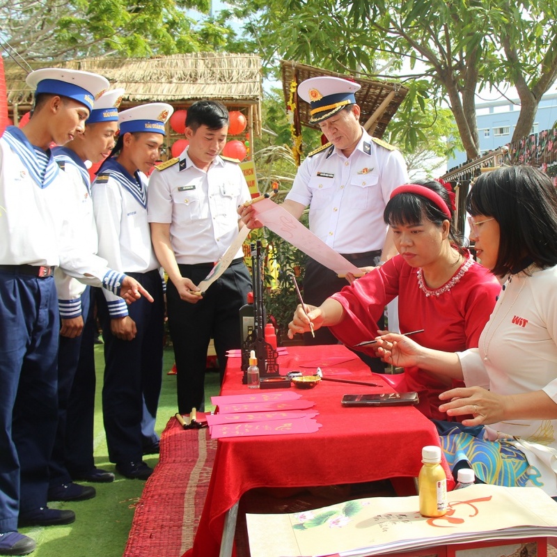Tết thắm tình quân dân nơi căn cứ quân sự Cam Ranh