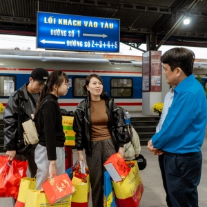 TP. Hồ Chí Minh: Người lao động về quê đón Tết trên chuyến tàu Công đoàn