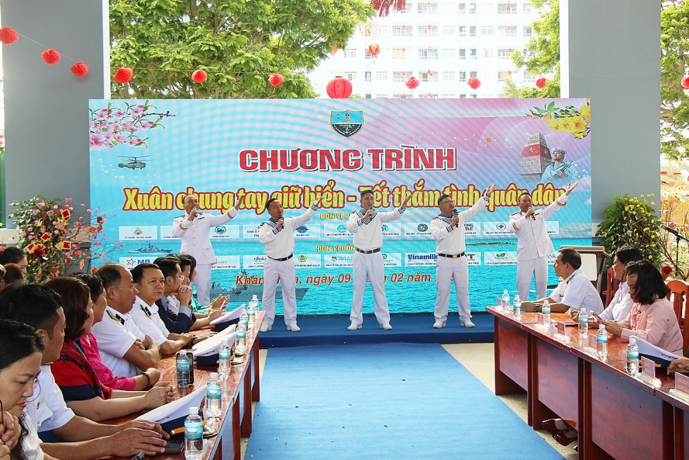 Các hoạt động văn nghệ, Hội thi Gói bánh chưng trong chuỗi chương trình “Xuân Chung tay giữ Biển - Tết thắm tình dân quân”.