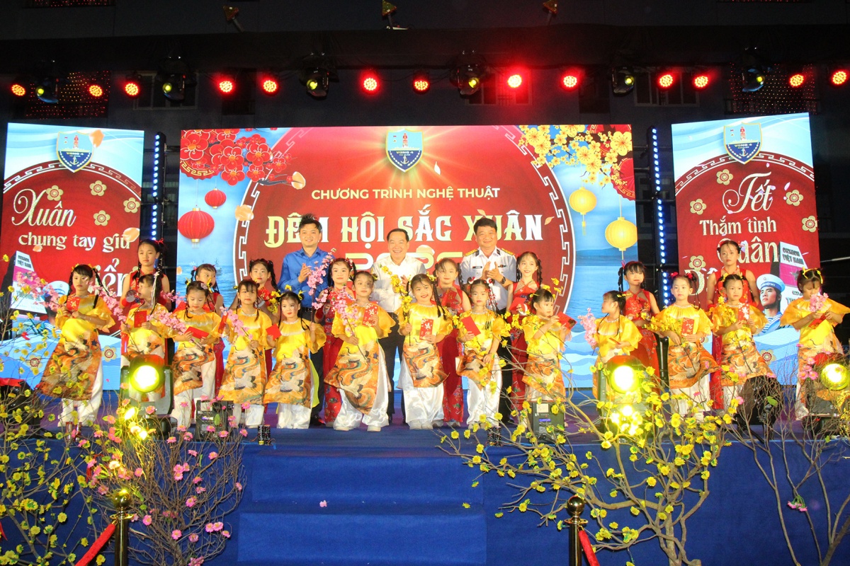 Tết thắm tình quân dân nơi Căn cứ quân sự Cam Ranh