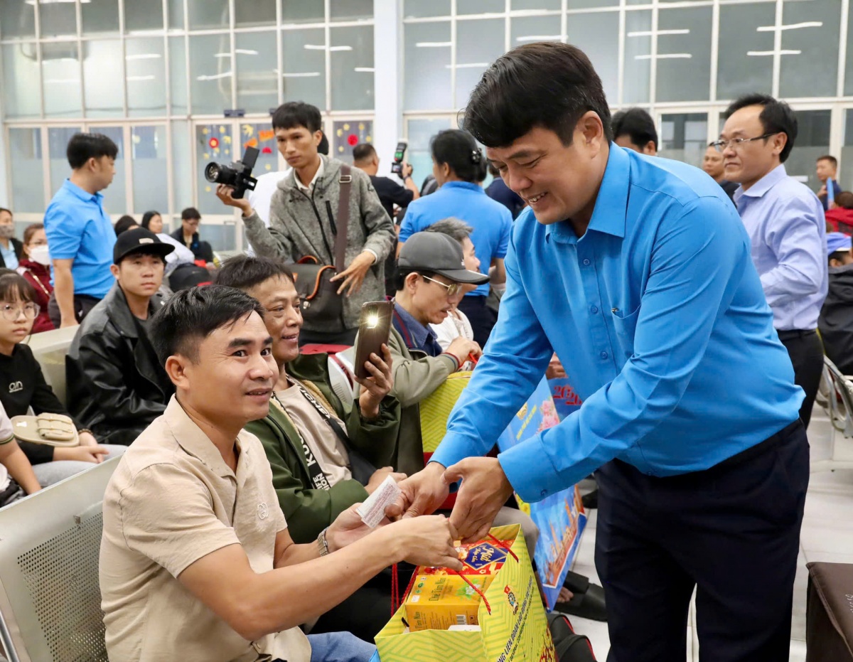 Chuyến tàu mùa Xuân và hành trình trở về của những người lao động xa quê