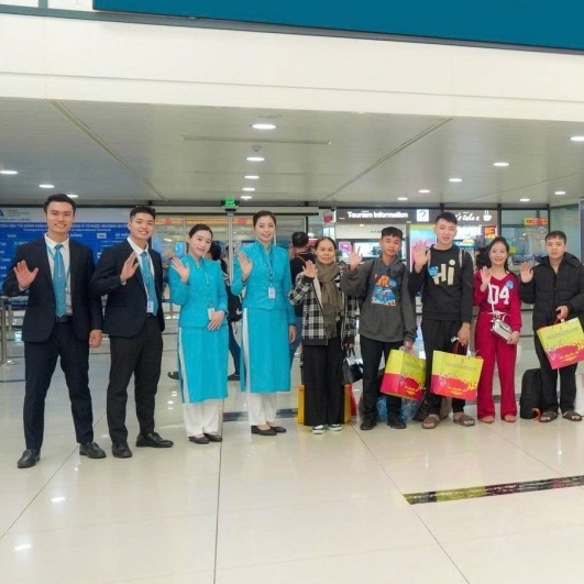 Tấm vé máy bay hiện thực hóa giấc mơ sum vầy sau gần 3 thập kỷ