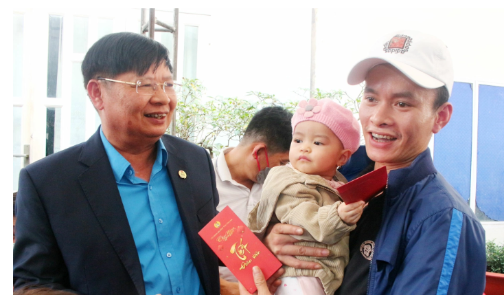 Tấm vé máy bay hiện thực hóa giấc mơ sum vầy sau gần 3 thập kỷ