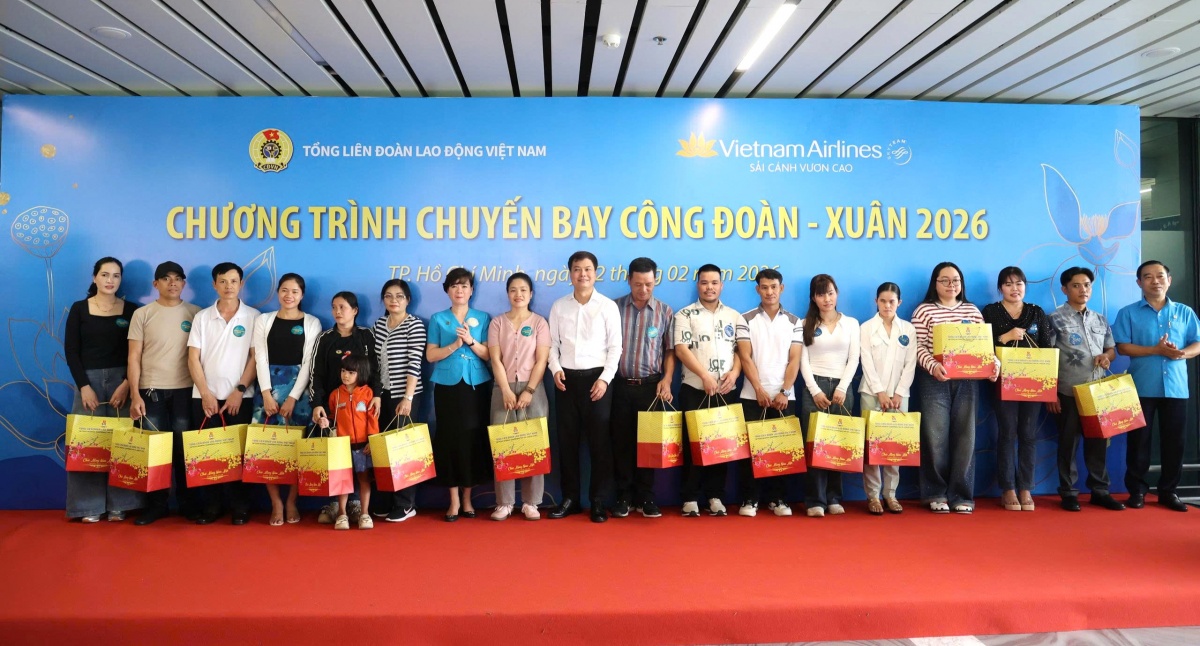 Chuyến bay đặc biệt chở niềm tin, hy vọng của người lao động dịp Tết