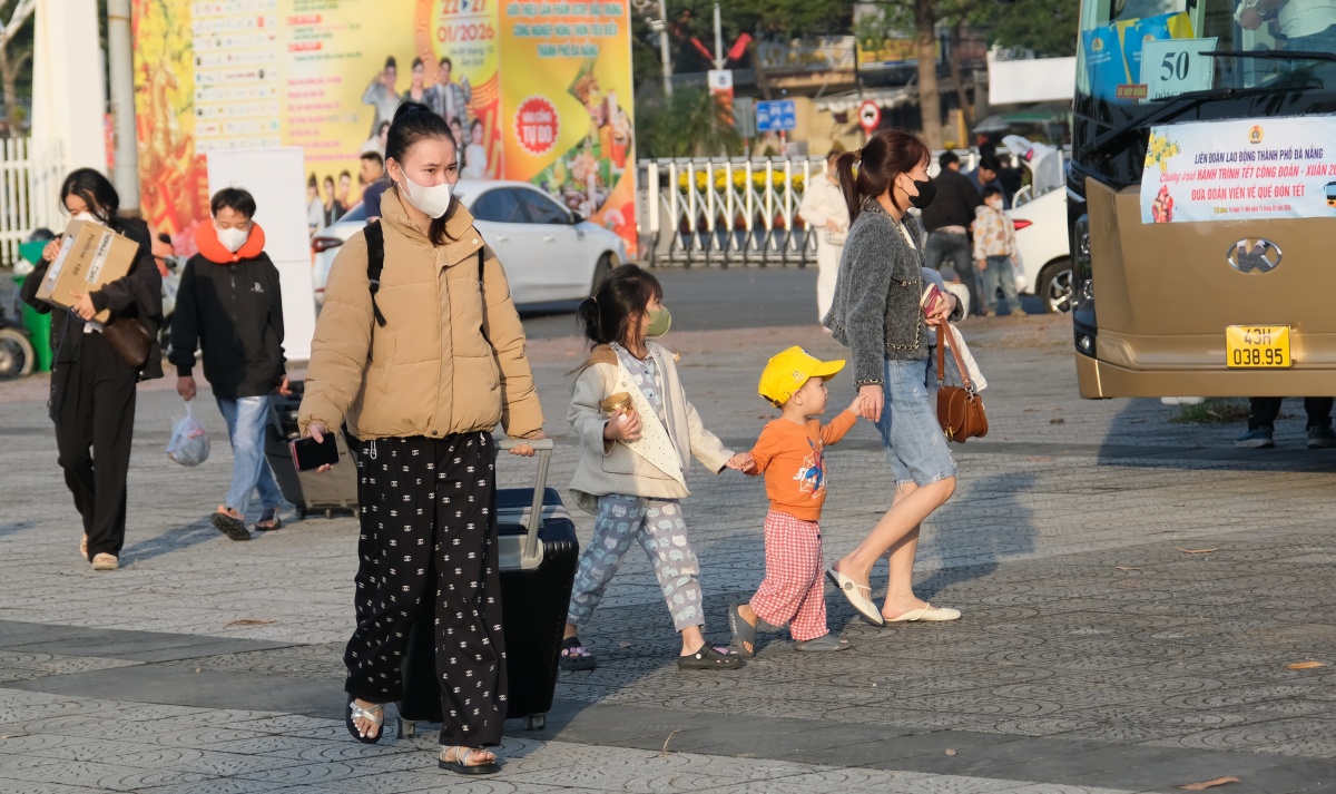 Người lao động Đà Nẵng hân hoan về quê đón Tết trên chuyến xe Công đoàn Người lao động Đà Nẵng hân hoan về quê đón Tết trên chuyến xe Công đoàn
