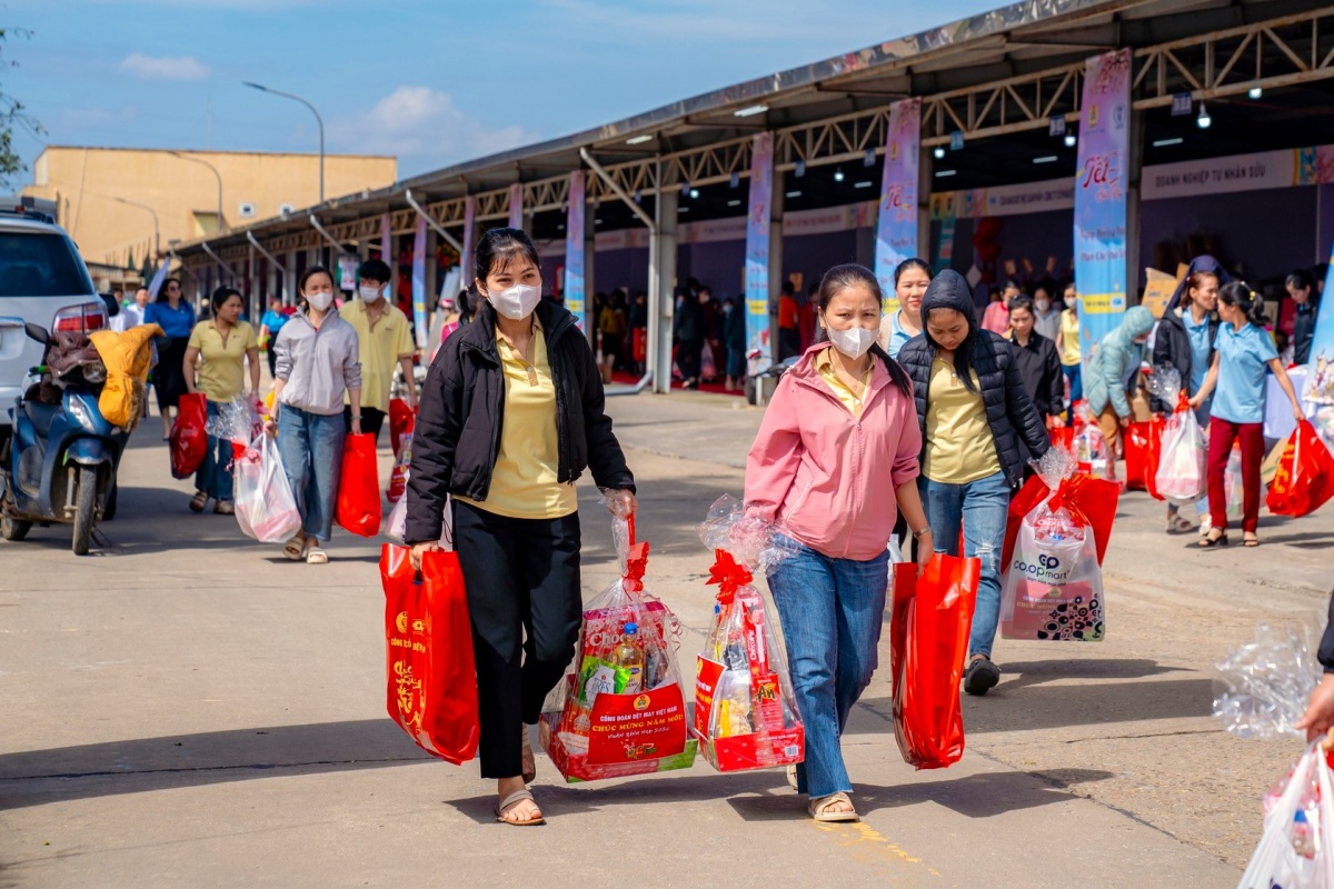 Phúc lợi kịp thời, Tết Bính Ngọ thêm ấm áp với công nhân Huế