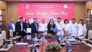 Công đoàn Khoa học - Công nghệ và VNPT chúc Tết cán bộ nhân viên Bệnh viện Bưu điện