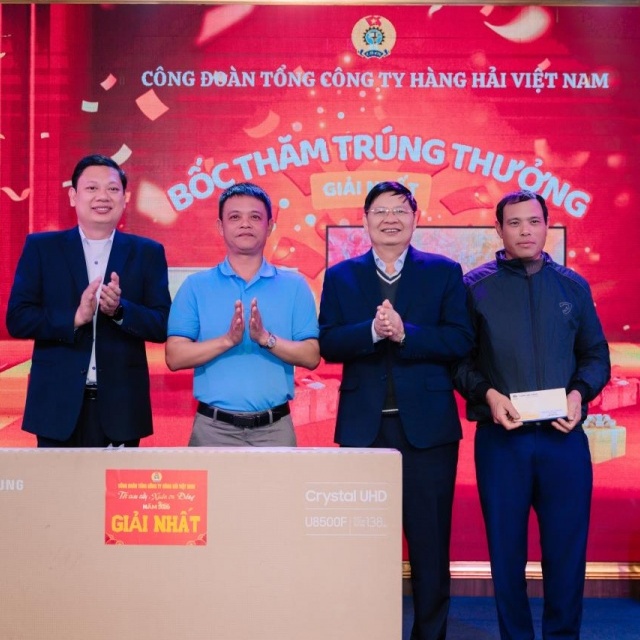 Gần 2,3 tỷ đồng chăm lo Tết cho đoàn viên, người lao động Hàng hải