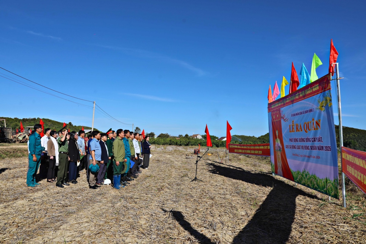 Cùng nông dân xuống đồng đầu xuân – “Bức họa” hoàn mĩ về dân vận khéo ở Lâm Đồng