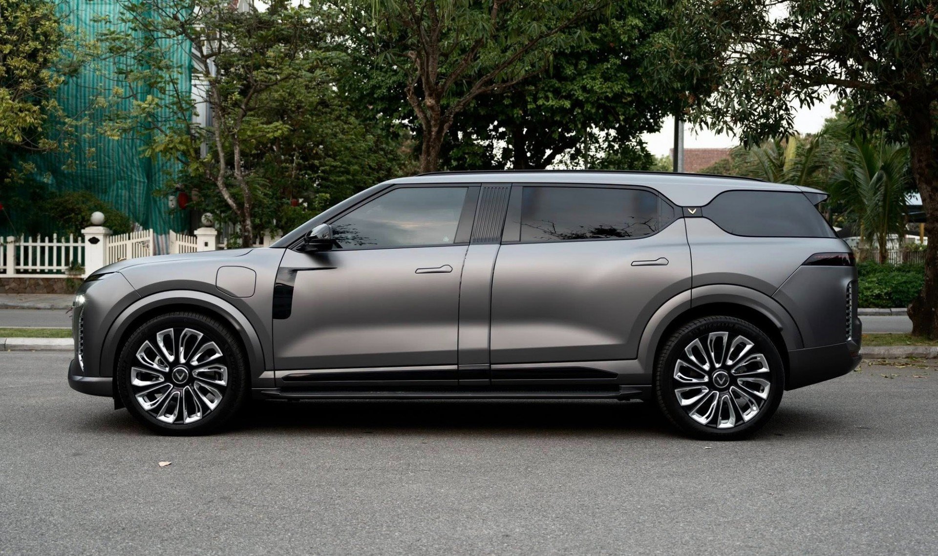 Bản phối “độc bản” Lạc Hồng 900 LX màu ghi xám cực lạ của CEO GSM