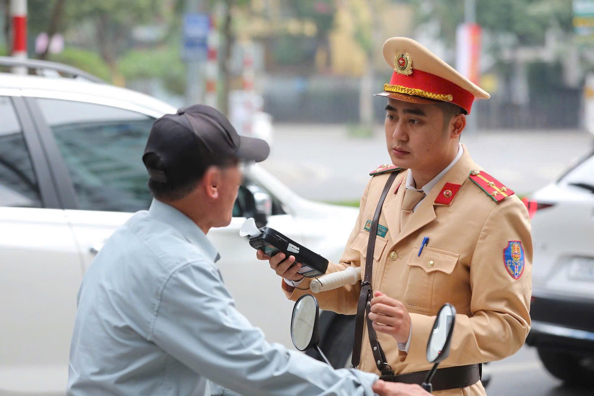 Gần 2.500 trường hợp vi phạm nồng độ cồn bị xử lý trong ngày Mùng 1 Tết Bính Ngọ