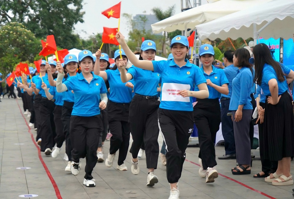 Hơn 2.000 công nhân tham gia giải chạy tại ngày hội người lao động Hải Phòng 2025. Hơn 2.000 công nhân tham gia giải chạy tại ngày hội người lao động Hải Phòng 2025.