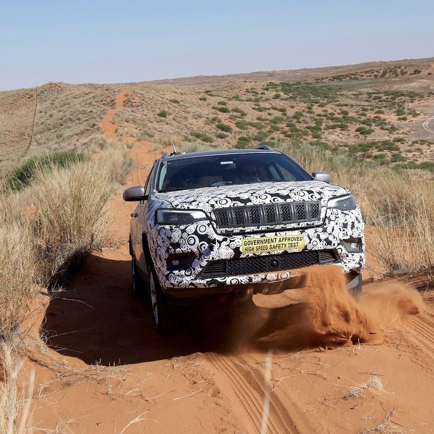 Băng giá, sa mạc và đường thử khắc nghiệt: Cách các hãng phát triển xe mới