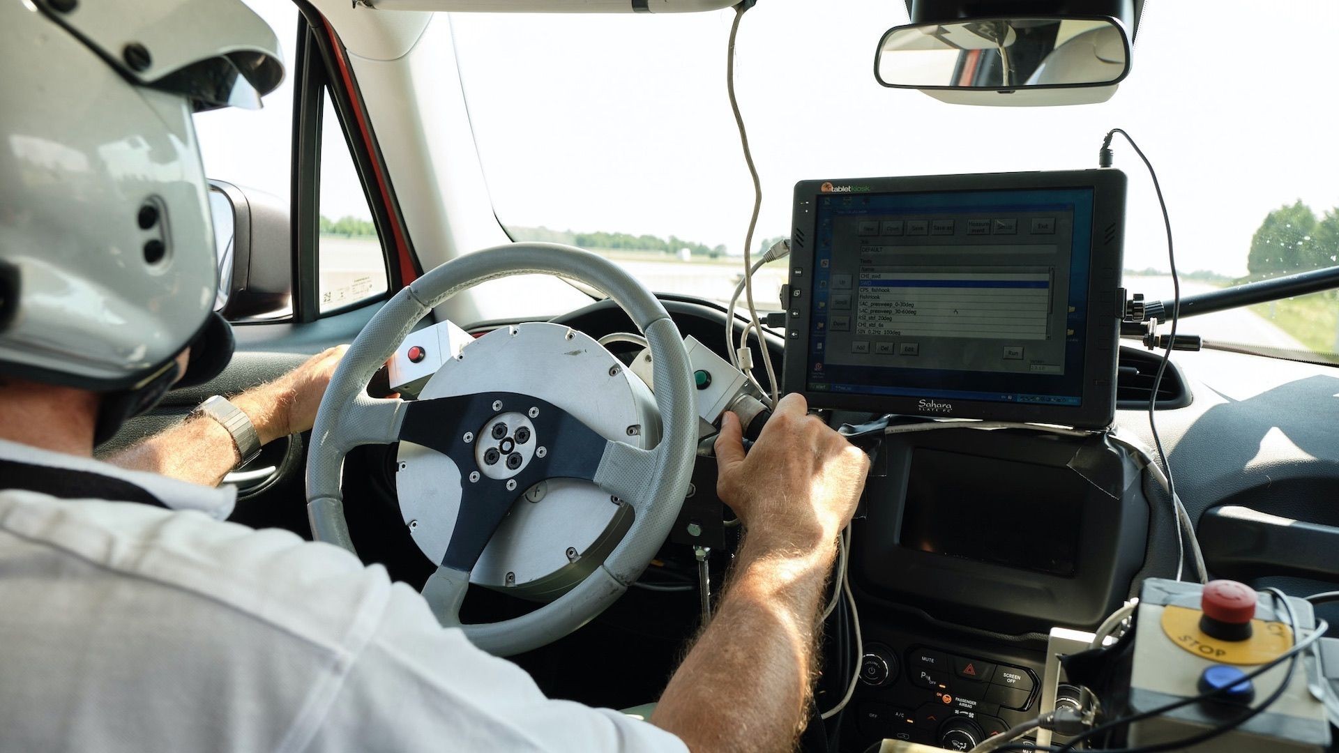 Băng giá, nắng nóng và đường thử khắc nghiệt: Cách các hãng phát triển xe mới Các hãng xe lâu đời dành rất nhiều thời gian và công sức trong quá trình thử nghiệm, phát triển một mẫu xe hoàn toàn mới nhằm đảm bảo chất lượng