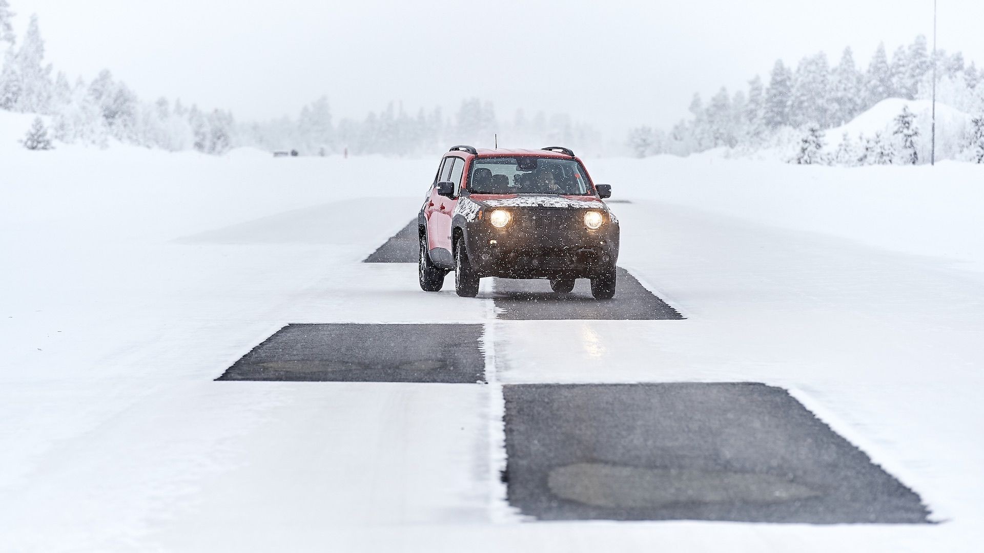 Băng giá, nắng nóng và đường thử khắc nghiệt: Cách các hãng phát triển xe mới Băng giá, nắng nóng và đường thử khắc nghiệt: Cách các hãng phát triển xe mới