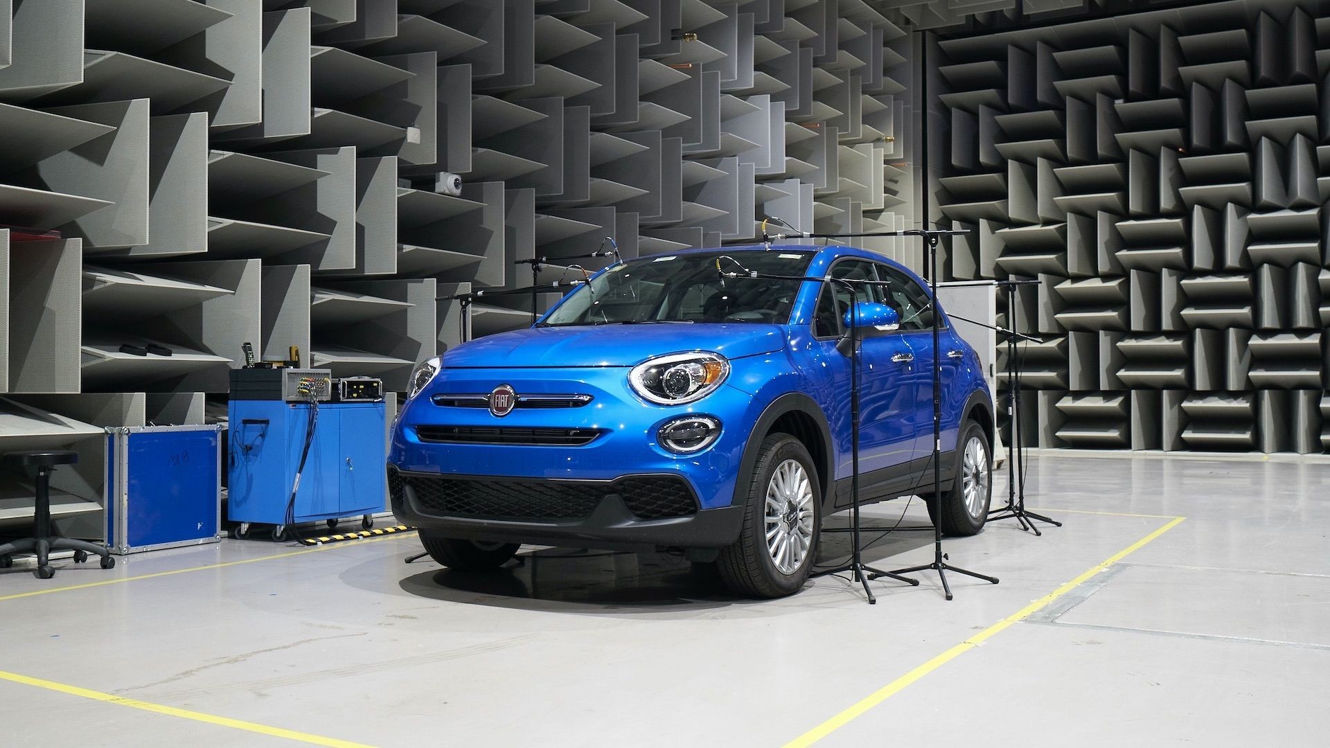 Băng giá, nắng nóng và đường thử khắc nghiệt: Cách các hãng phát triển xe mới Băng giá, nắng nóng và đường thử khắc nghiệt: Cách các hãng phát triển xe mới