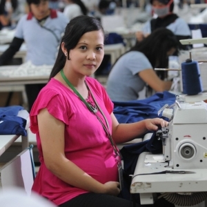 Nghỉ việc trước khi sinh con: Có được hưởng đồng thời chế độ thai sản và thất nghiệp?