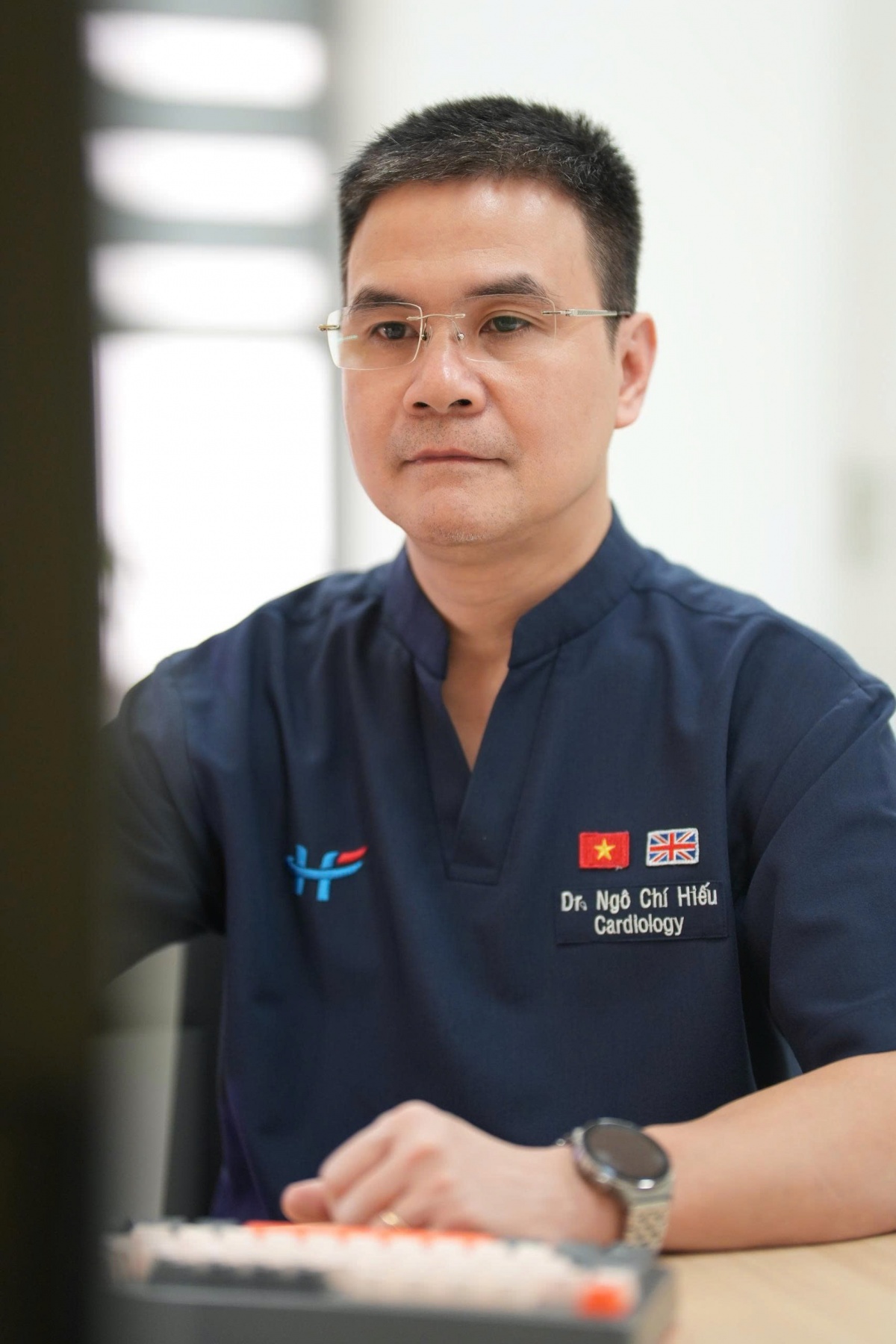 undefined Từ ánh mắt đến trái tim: Hai tiến sĩ, bác sĩ và một hành trình phụng sự người bệnh