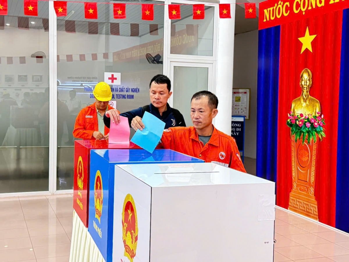 Người lao động ngoại tỉnh có phải về quê để bỏ phiếu bầu cử?