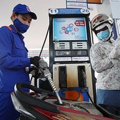 Chính phủ quyết tăng kịch khung thuế môi trường với xăng dầu