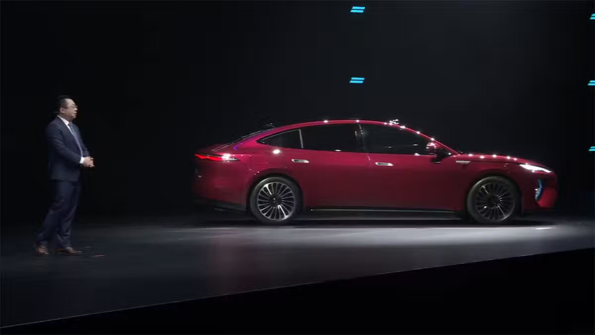 BYD Seal 08 được vén màn, trang bị pin Blade 2.0 sạc siêu nhanh và tầm hoạt động 1.000 km Trước mắt BYD vẫn chưa hé lộ giá bán của Seal 08