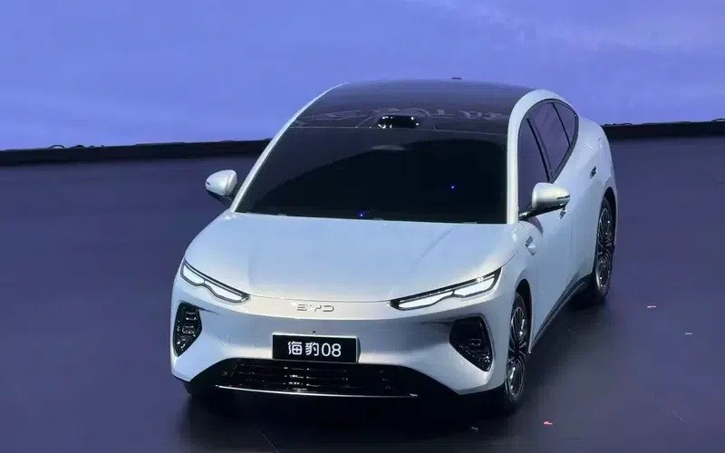 BYD Seal 08 được vén màn, trang bị pin Blade 2.0 sạc siêu nhanh và tầm hoạt động 1.000 km BYD Seal 08 đóng vai trò một trong hai mẫu xe đầu bảng của dòng Ocean Series