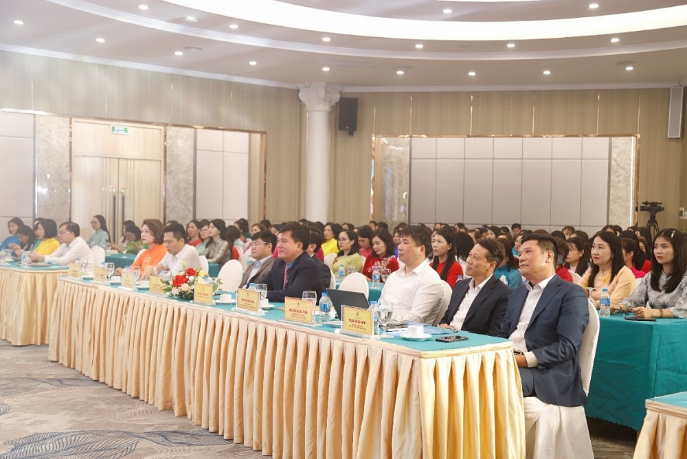 Công đoàn TKV tổ chức Hội nghị gặp mặt nữ CNVCLĐ điển hình tiên tiến nhân dịp 8.3