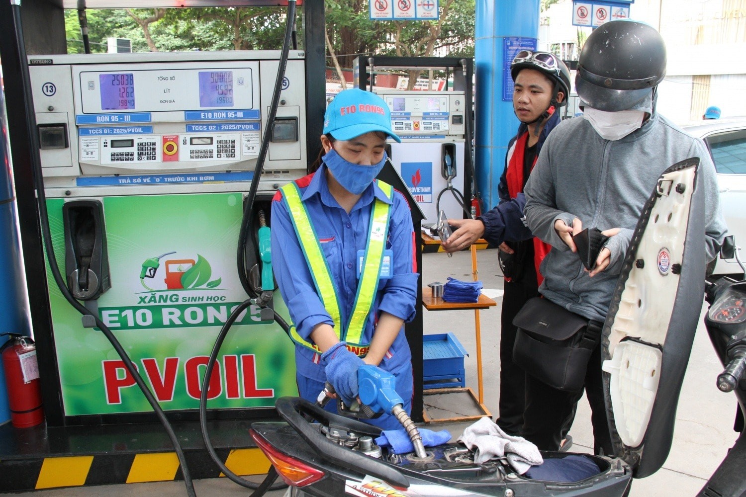 Giá xăng dầu ngày hôm nay 11.3.2026: Tăng giá xăng, giảm giá dầu hỏa, chi mạnh quỹ bình ổn