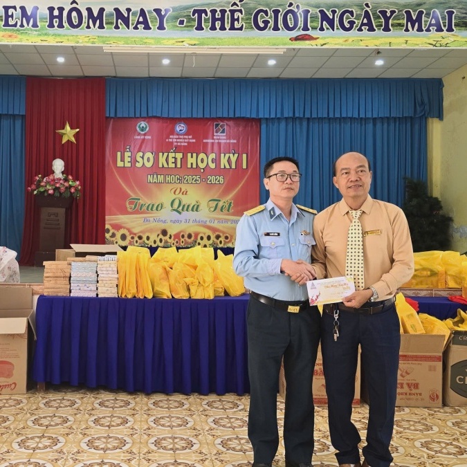 Ấm áp “Bếp ăn từ thiện” của những người lính thợ Nhà máy A32