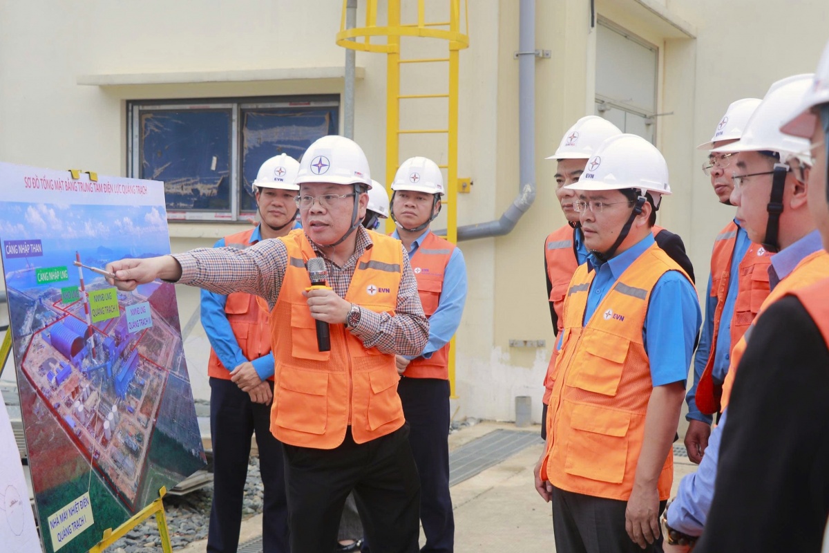 Chủ tịch Tổng LĐLĐ Việt Nam thăm, động viên người lao động tại Trung tâm Điện lực Quảng Trạch