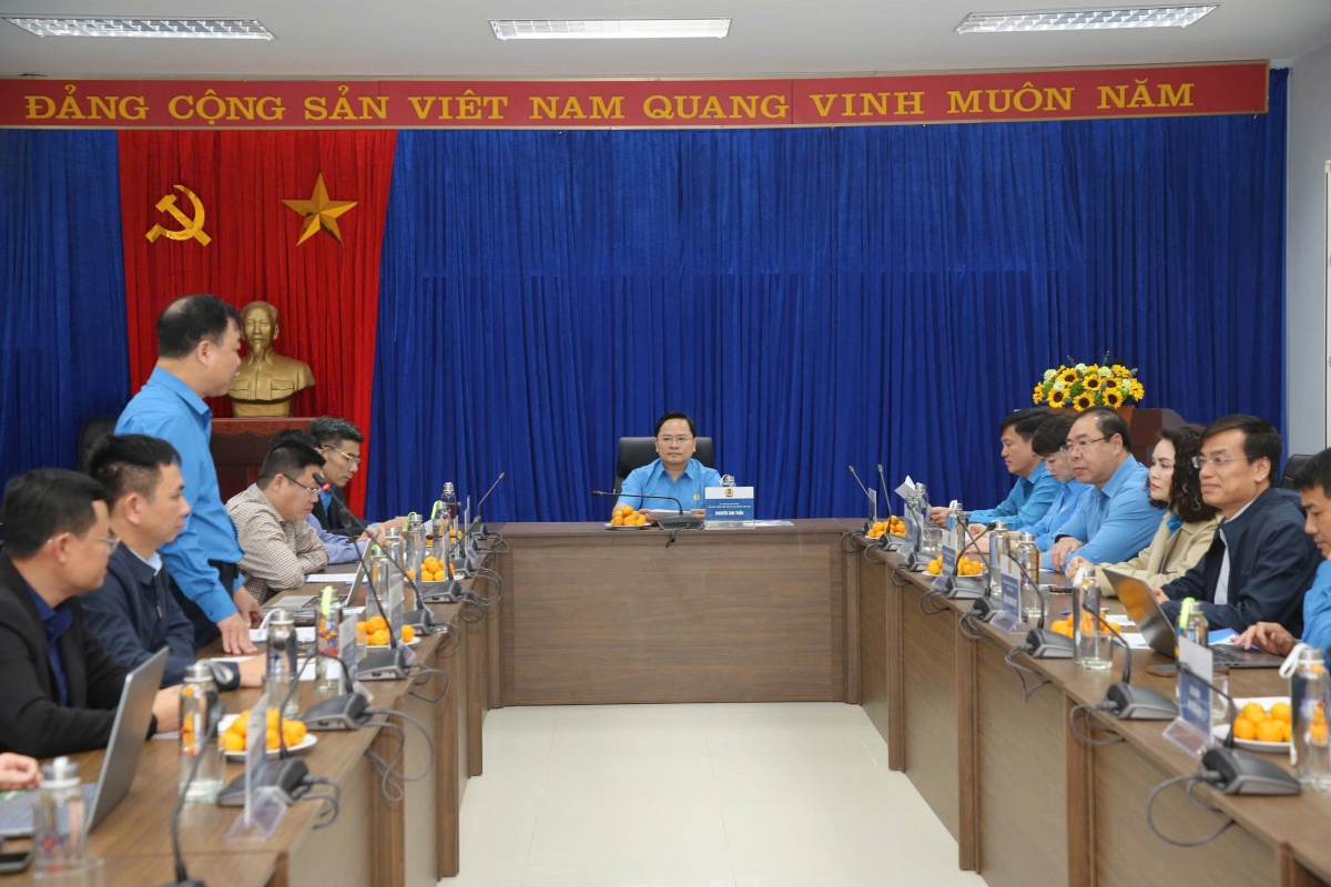 Chủ tịch Tổng LĐLĐ Việt Nam thăm, động viên người lao động tại Trung tâm Điện lực Quảng Trạch