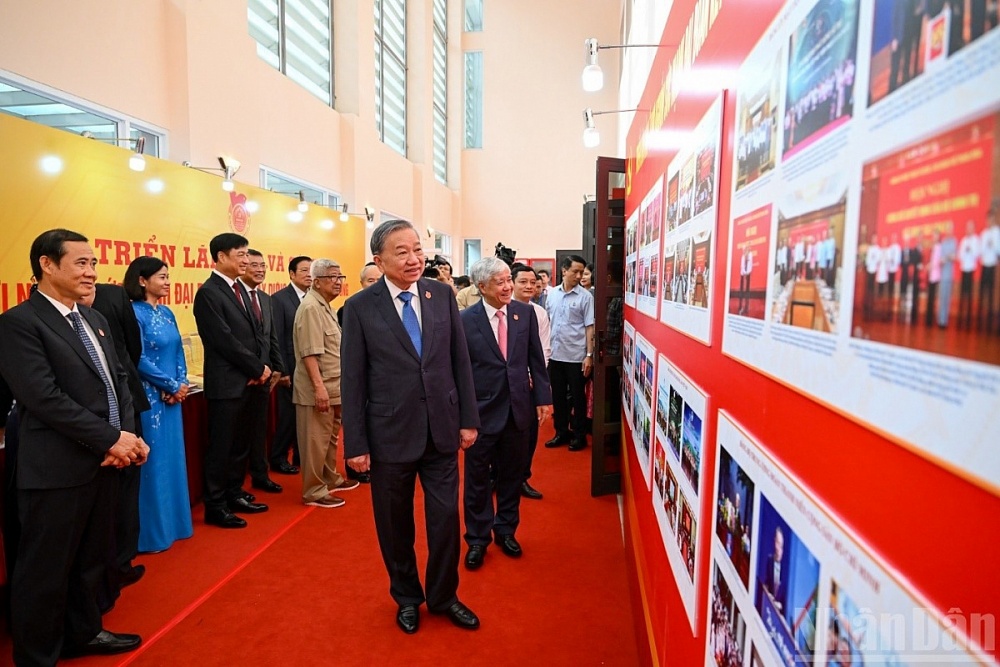 Tổng Bí thư Tô Lâm và các đồng chí lãnh đạo Đảng, Nhà nước và các đại biểu tham quan Triển lãm tại Đại hội Đảng bộ Mặt trận Tổ quốc, các đoàn thể Trung ương lần thứ I. Tổng Bí thư Tô Lâm và các đồng chí lãnh đạo Đảng, Nhà nước và các đại biểu tham quan Triển lãm tại Đại hội Đảng bộ Mặt trận Tổ quốc, các đoàn thể Trung ương lần thứ I.