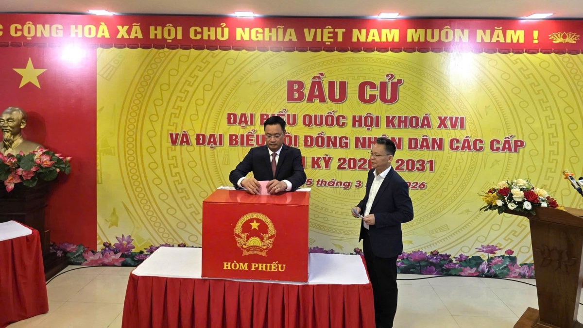 Ủy viên Trung ương Đảng, Bí thư Thành ủy Đà Nẵng Lê Ngọc Quang đã tham dự lễ khai mạc và thực hiện quyền bầu cử cùng các cử tri địa phương. Ủy viên Trung ương Đảng, Bí thư Thành ủy Đà Nẵng Lê Ngọc Quang đã tham dự lễ khai mạc và thực hiện quyền bầu cử cùng các cử tri địa phương.